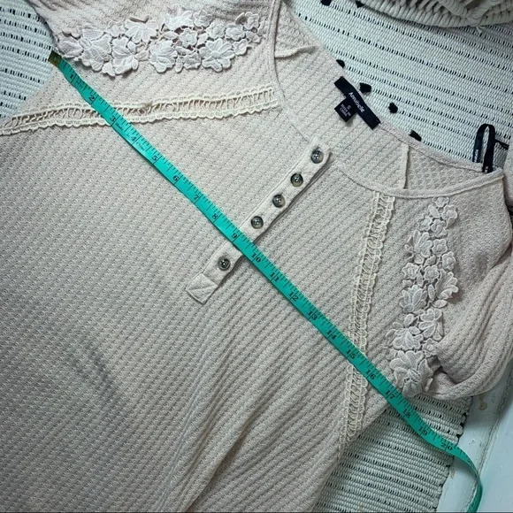 Annabelle Nude Floral Accent Thermal Henley - Picture 5 of 8